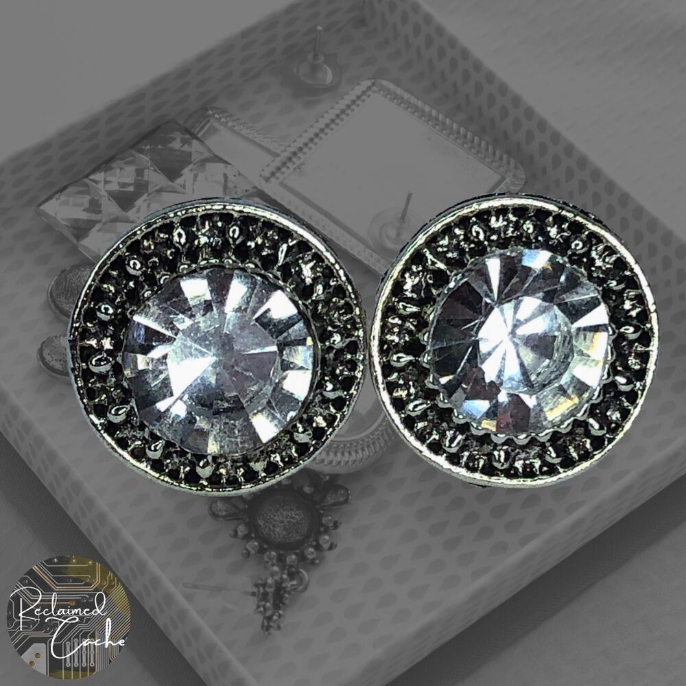 Round Diamond Stud Earrings